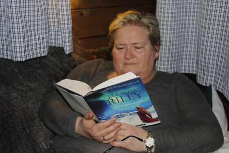 Inger Lise reading