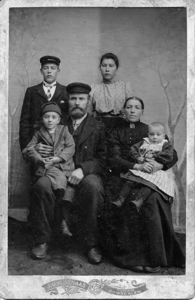 Find old Norwegian photos on the web - Norwegian Genealogy and then some